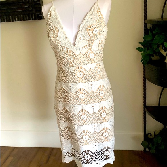 Beautiful White Crochet Lace Dress - Picture 3 of 15